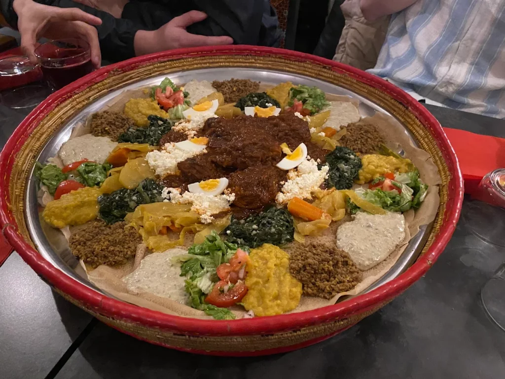 Plat éthiopien du restaurant Messob à Lyon