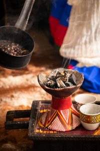 La cérémonie du café éthiopien : un rituel ancestral au cœur du restaurant Messob